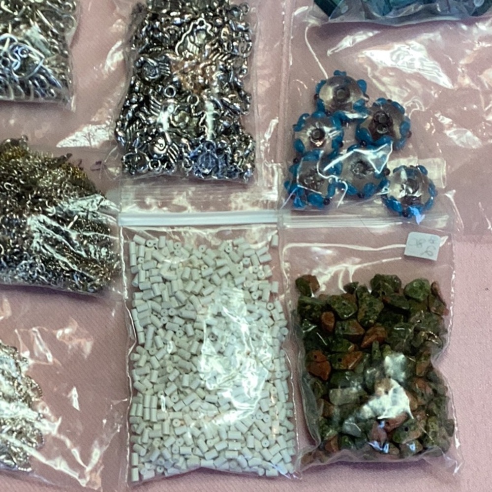 Lot #70 Jewelry Making Seed,Crystal, 
Spacers, Stone & Findings by Hundreds - Picture 6 of 11